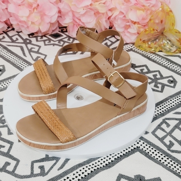 SEYCHELLES Sportie Tan Ankle Strap Sandal Size: 7.5M - Picture 2 of 10